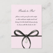 Black Bow With Pearl Old Money Style Bridal Shower エンクロージャーカード (正面)