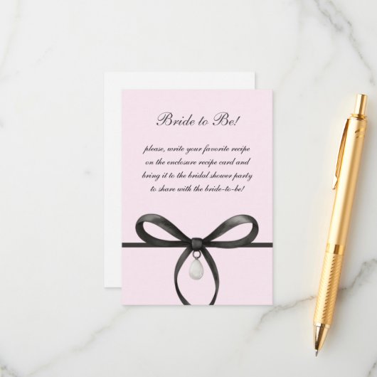 Black Bow With Pearl Old Money Style Bridal Shower エンクロージャーカード (正面/裏面インサイチュ)