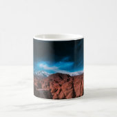 BLACK CAR NEAR ROCK FORMATIONS コーヒーマグカップ (中央)