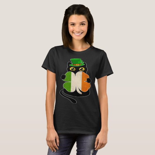 Black Cat Holding Shamrock Irish Flag St Patricks Tシャツ (正面フル)