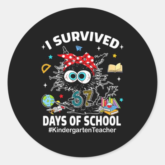 Black Cat I Survived 67 Days Of School Kindergarte ラウンドシール (正面)