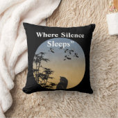 Black Cat in Bamboo Forest Pillow | Japanese Zen A クッション (ブランケット)