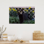 Black Cat in the Daffodils Poster ポスター (キッチン)