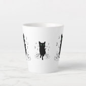 Black Cat Surrounded by Whispering Notes of Music カフェラテマグ (正面)