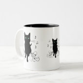 Black Cat Surrounded by Whispering Notes of Music ツートーンマグカップ (正面左)