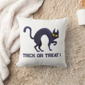 Black Cat Trick or Treat Halloween Throw Pillow クッション (ブランケット)