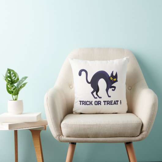 Black Cat Trick or Treat Halloween Throw Pillow クッション (椅子)