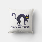 Black Cat Trick or Treat Halloween Throw Pillow クッション (正面)