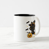 Black Cat Witch on Broomstick & Pumpkin Halloween  ツートーンマグカップ (正面右)