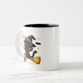 Black Cat Witch on Broomstick & Pumpkin Halloween  ツートーンマグカップ (正面左)