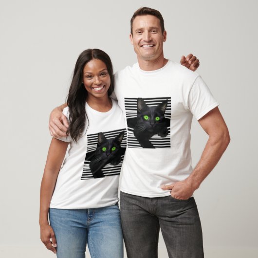 Black Cat with Green eyes Tシャツ (ユニセックス)