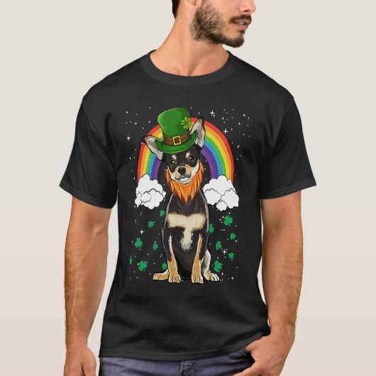 Black Chihuahua St Patricks Day Leprechaun Tシャツ (正面)