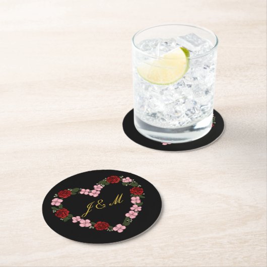 Black coasters with a pink and red heart ラウンドペーパーコースター (インサイチュ)