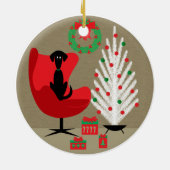 Black Dog in Mid Century Christmas Room セラミックオーナメント (裏面)