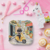 Black Doodle Riding Scooter European City Streets ペーパープレート (パーティー)