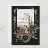 Black Eucalyptus Wreath Monogram Photo Wedding セーブザデート (裏面)