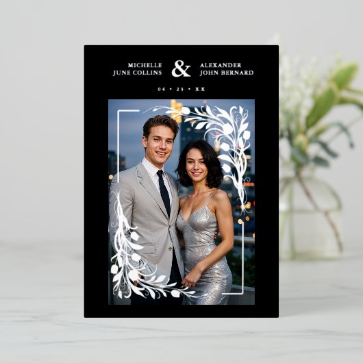 Black Exquisite Embellished Tulips Frame Photo 箔招待状 (立ち正面)