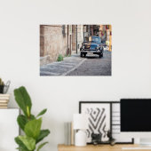 Black Fiat 500, Cinquecento, in Italy ポスター (ホームオフィス)