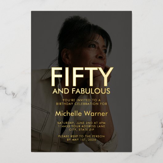 Black Fifty and Fabulous 50th Birthday Photo 箔招待状 (正面)