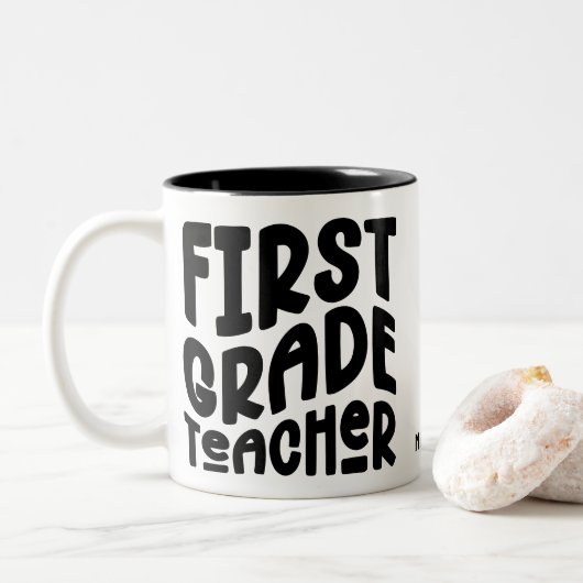 Black First Grade Teacher Typography Design ツートーンマグカップ (ドーナツ)