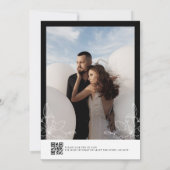 Black Floral Rustic Monogram Photo QR Wedding  招待状 (裏面)