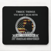 Black German Shepherd American Flag Three Things Y マウスパッド (正面)