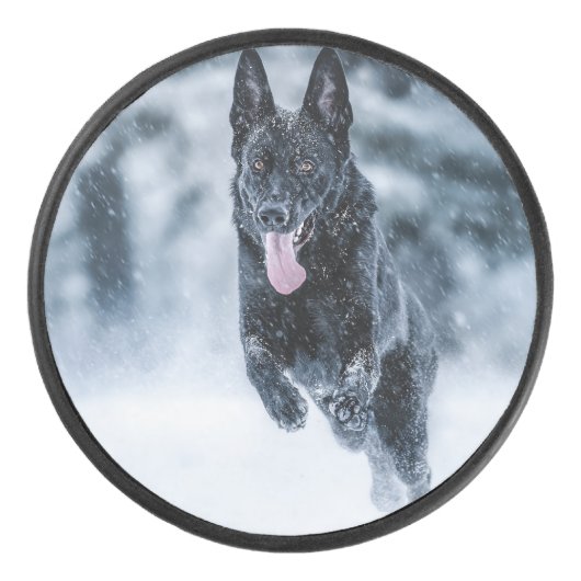 Black German Shepherd in snow Duvet Cover アイスホッケーパック (正面)