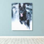 Black German Shepherd in snow Duvet Cover キャンバスプリント (インサイチュ (ウッドフロア))