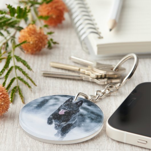 Black German Shepherd in snow Duvet Cover キーホルダー (正面右)