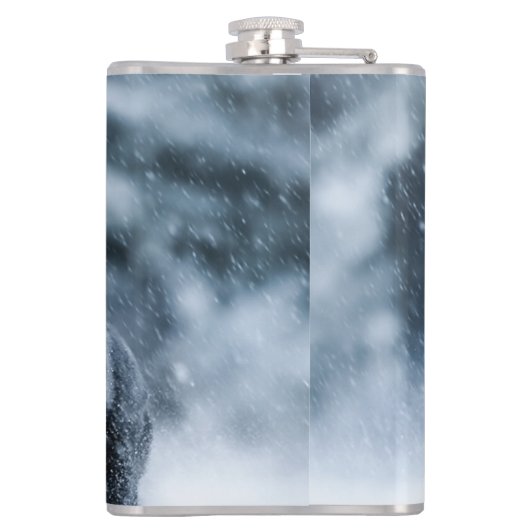 Black German Shepherd in snow Duvet Cover フラスク (裏面)