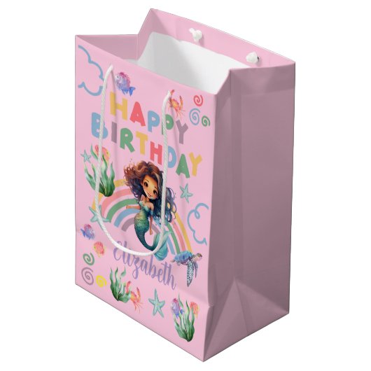 Black Girl Mermaid Birthday Gift Bag in Pink ミディアムペーパーバッグ (正面アングル)