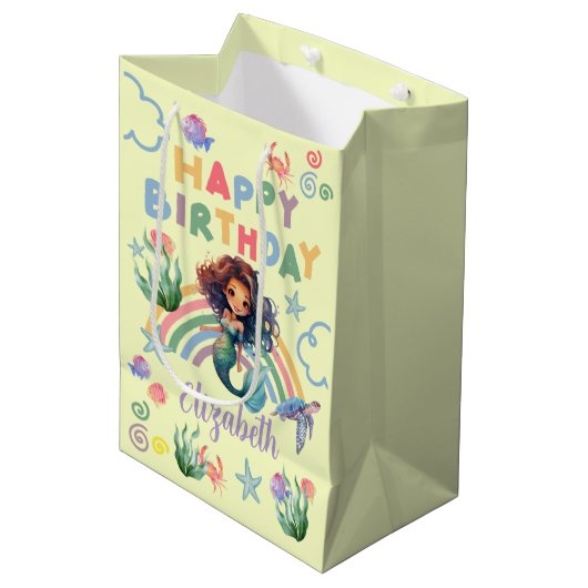 Black Girl Mermaid Birthday Gift Bag in Yellow ミディアムペーパーバッグ (正面アングル)