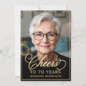 Black & Gold Birthday Cheers to 70 Years Photo 招待状 (正面)