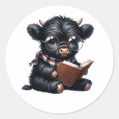 Black Highland Cow Reading A Book ラウンドシール (正面)