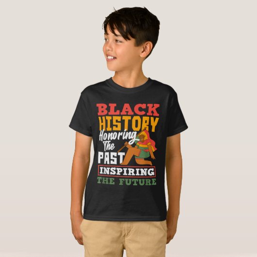 Black History Honoring Past Inspiring Future Tシャツ (正面フル)
