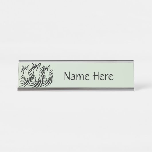 Black Horse Heads on Green デスクネームプレート (正面)