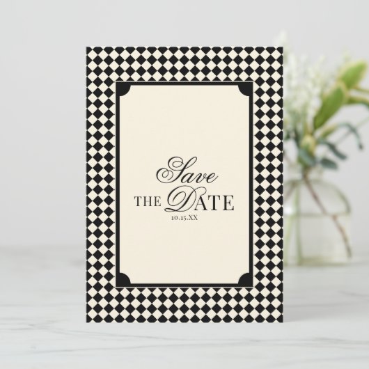 Black & Ivory Checkered Old Money QR Code Wedding セーブザデート (スタンド正面)