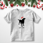 Black Lab Dog with Christmas Santa Hat トドラーTシャツ<br><div class="desc">この可愛らしい黒いラボドッグデザインは、クリスマスサンタハットを着た黒いラブラドール赤と白レトリバーのシルエットを特徴とする。自分の文字でパーソナライズする – あなたの名前、クリスマスの挨拶、あなたの犬の名前など。クリスマスや冬の休日には、かわいいフェスティバルデザインを作る。背景の色を「on」クリックで変更しカスタマイズて、小さなスポイトをクリックする。ペット好き、子供、両親 – ちょうど誰もがZazzleのColorfugalshopのこの黒いお洒落ラボドッグのデザインを愛する。他のブラックラボデザインは下記のロゴクリックでを確認して下さい。感謝していストップ来て来い</div>