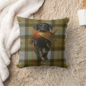 Black Labrador Retriever & Pheasant throw cushion クッション (ブランケット)