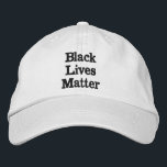 Black Lives Matter （白） 刺繍入りキャップ<br><div class="desc">BLM運動のサポートを表示します。</div>