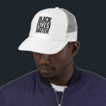 Black Lives Matter White キャップ<br><div class="desc">Black Lives Matter White Trucker Hat featuring typography protest sign</div>