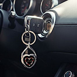 Black metal keychain with a pink and red heart キーホルダー