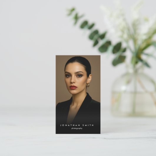 Black Minimal Photographer Elegant Business Card 名刺 (スタンド正面)