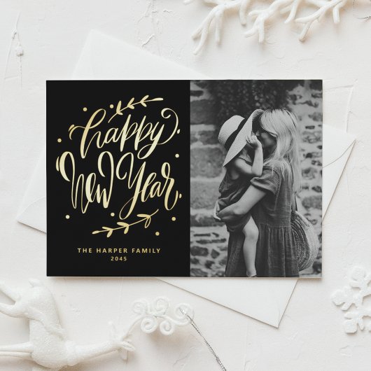 Black Modern Calligraphy and Wreath New Year Photo 箔シーズンポストカード