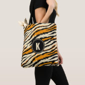 Black Orange Tiger Stripes Pattern Monogram トートバッグ (クローズアップ)