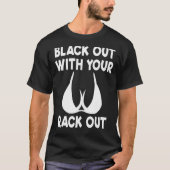 Black Out With Your Rack Out Drinking White Trash Tシャツ (正面)