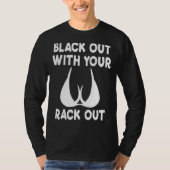 Black Out With Your Rack Out Drinking White Trash Tシャツ (正面)