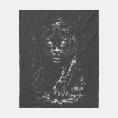 Black Panther — by BurnsInHell フリースブランケット (正面)