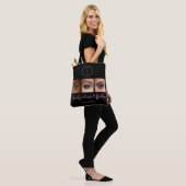 Black Pink Script Logo Photo Makeup Studio トートバッグ (モデル)