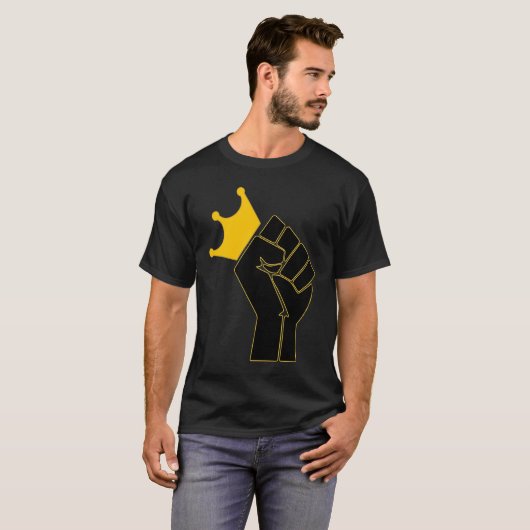 Black Power Fist with a Crown Black History Celebr Tシャツ (正面フル)